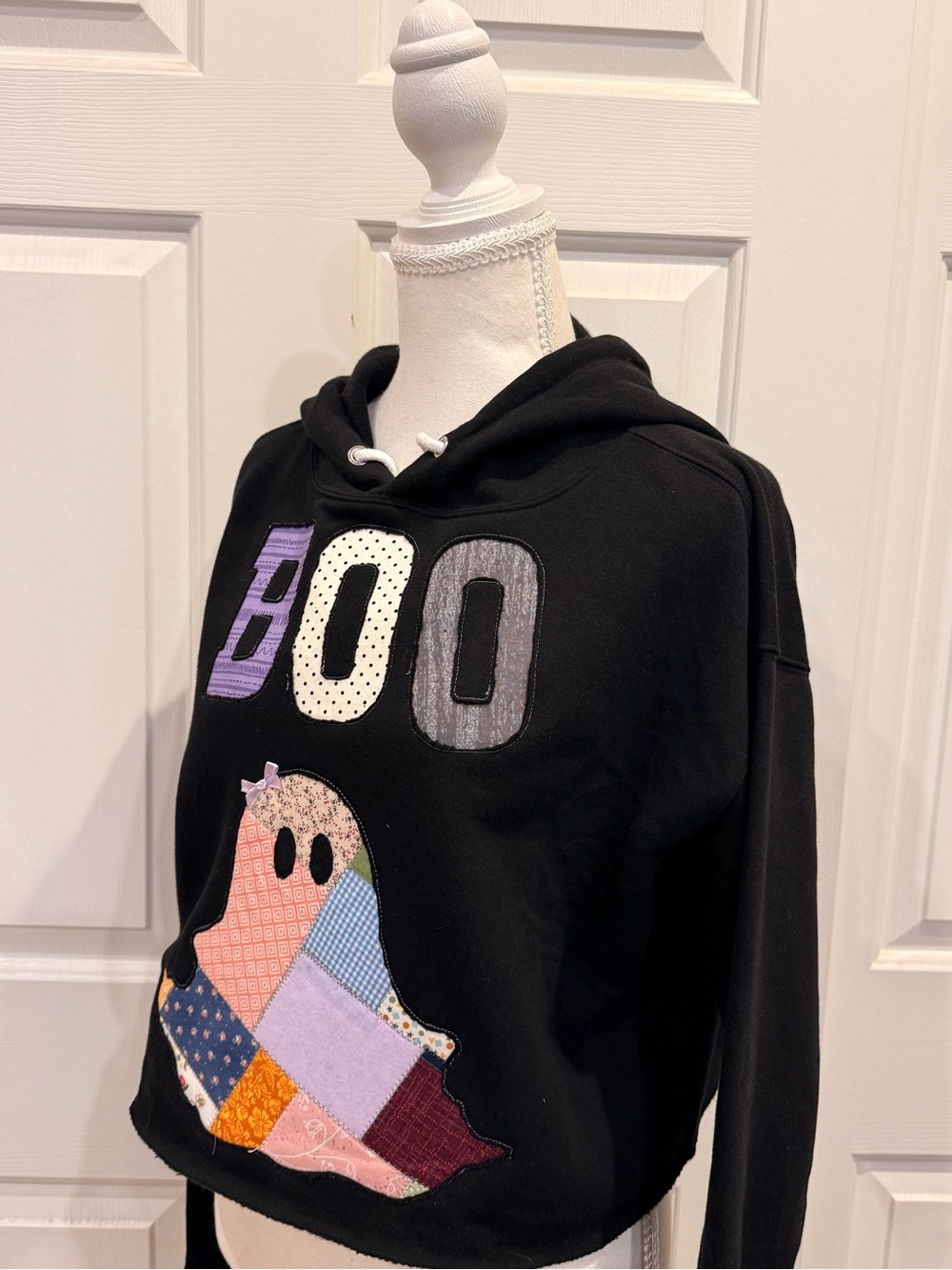 OOAK Halloween Ghost Patchwork Appliqué Cropped Hoodie NWT S - Picture 9 of 11